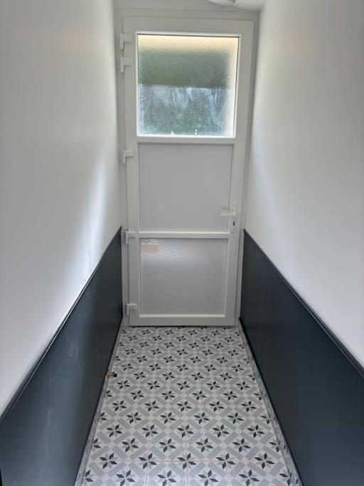 Duplex Parapluies De Cherbourg Netflix Parking Exteriör bild