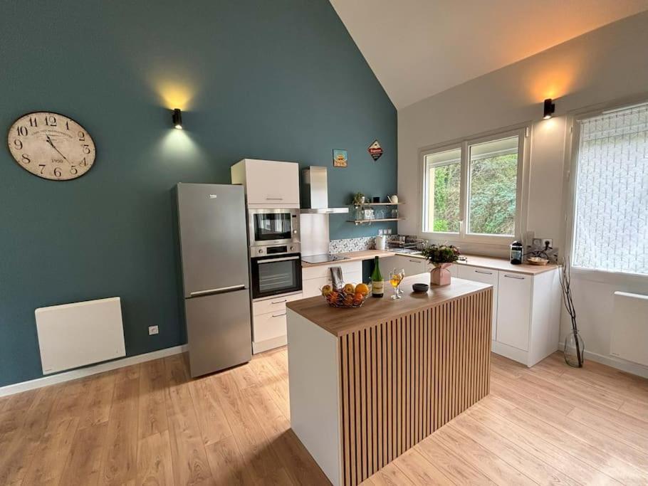 Duplex Parapluies De Cherbourg Netflix Parking Exteriör bild