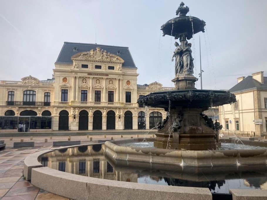 Duplex Parapluies De Cherbourg Netflix Parking Exteriör bild