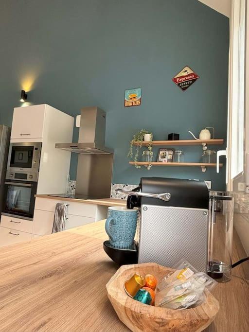 Duplex Parapluies De Cherbourg Netflix Parking Exteriör bild